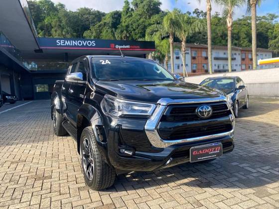 TOYOTA HILUX 2.8 D-4D TURBO DIESEL CD SRX 4X4 AUTOMÁTICO